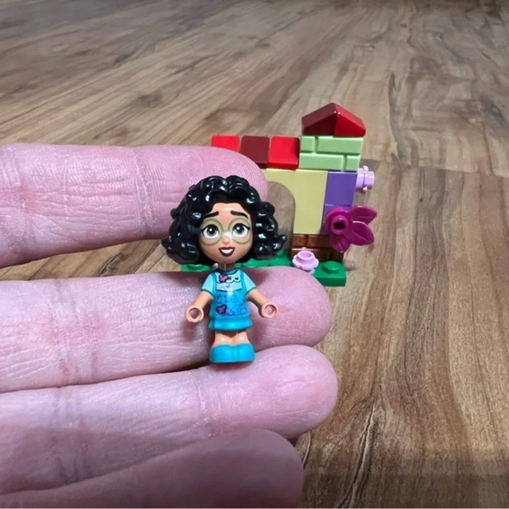 LEGO Disney‎ Maribel Micro Doll Figure and Madrigal Encanto Princess - Picture 2 of 3